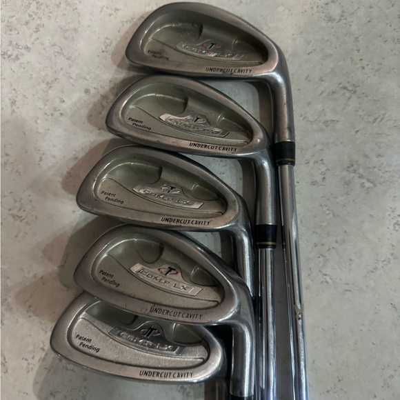 Tour Edge 5 Pc Iron Set In Right Handed 
Steel shafts - Picture 9 of 9